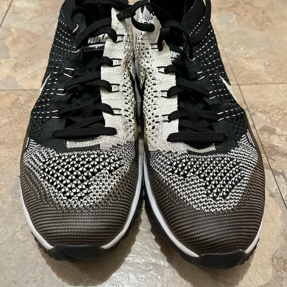 Nike Flyknit Racer - Picture 3 of 9
